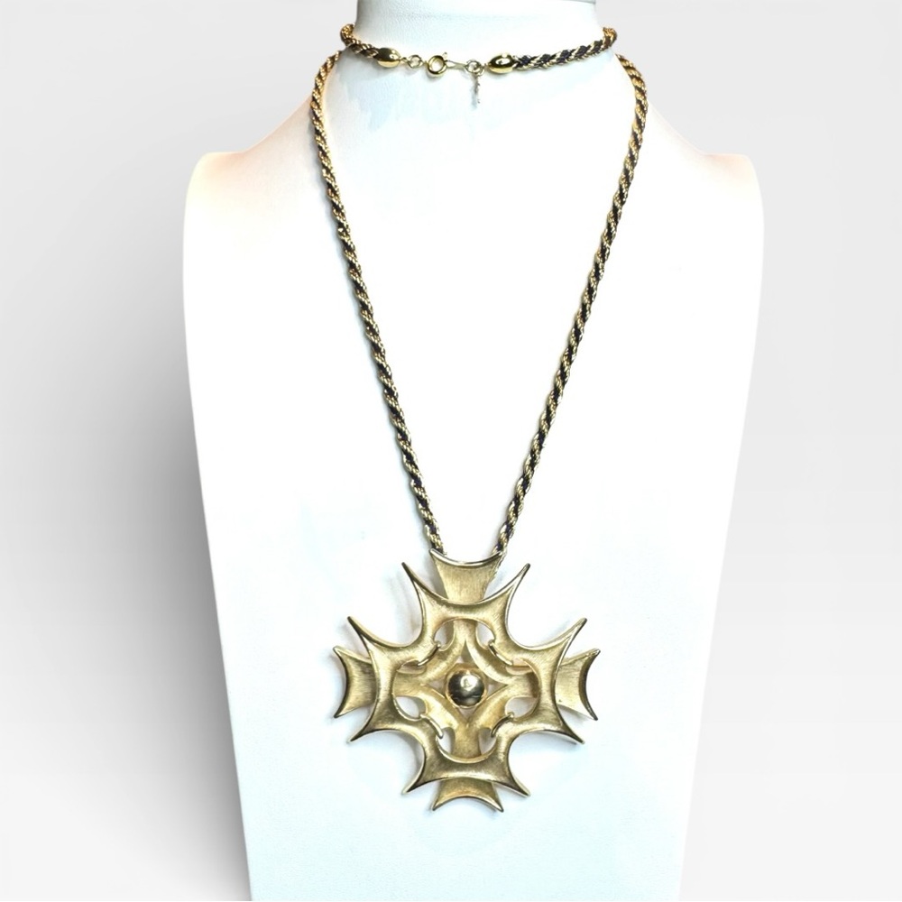 CROWN TRIFARI Vintage 1960s Dimensional Maltese Cross Brooch/Pendant - Picture 4 of 9